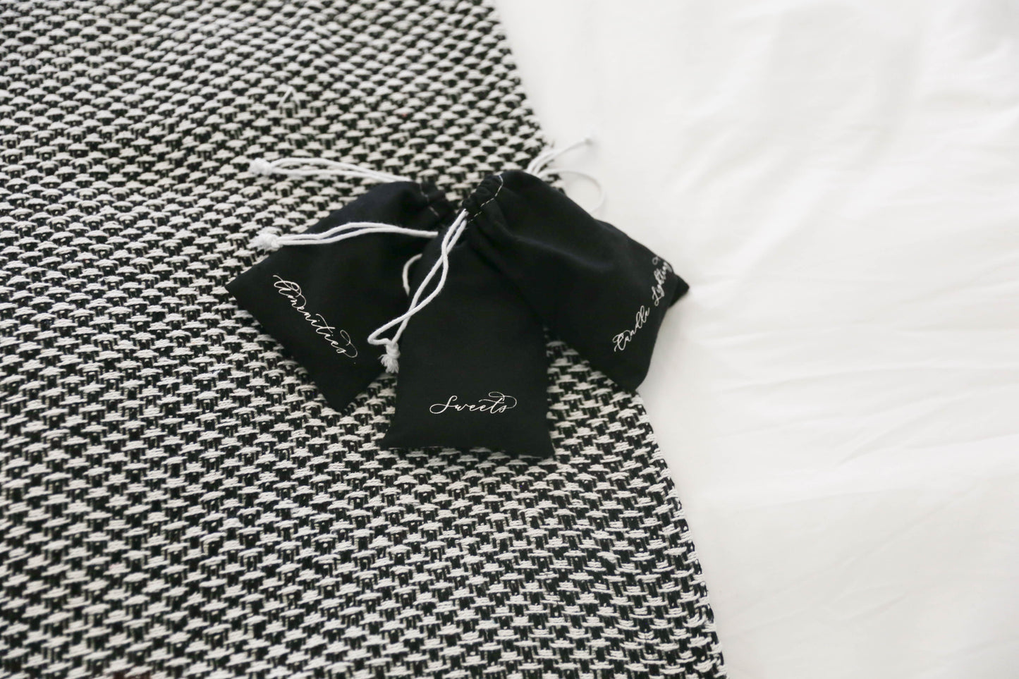 Black N' White Bow Envelope DIY